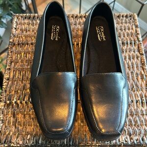 I love comfort women’s black leather‎ slip on casual shoe size 8